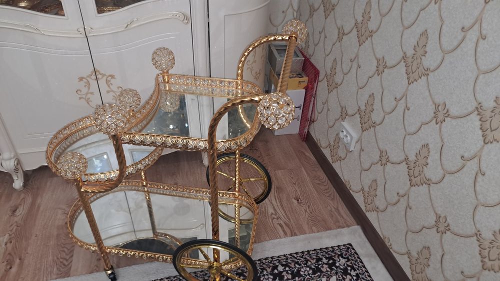 Сервировочная тележка