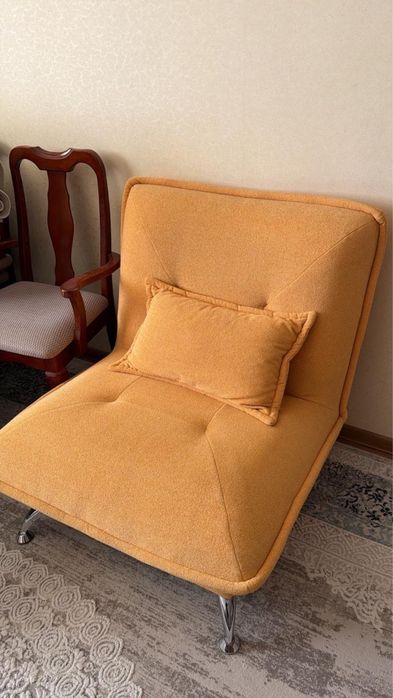 Диван, стол стулья