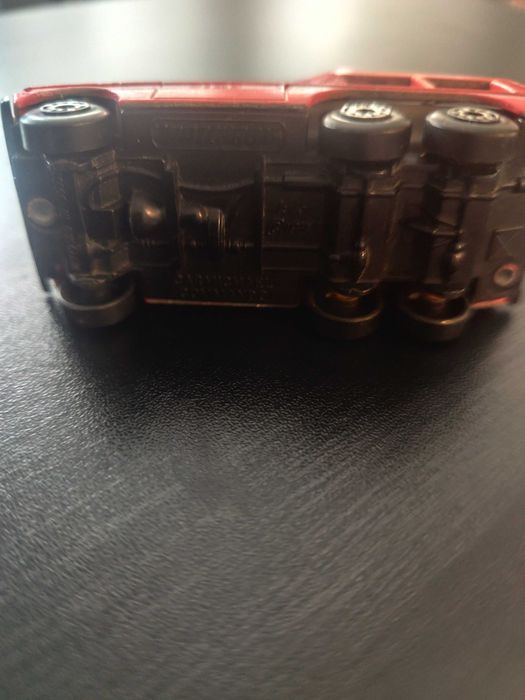Продавам пожарна български Matchbox Range Rover Carmichael Commando