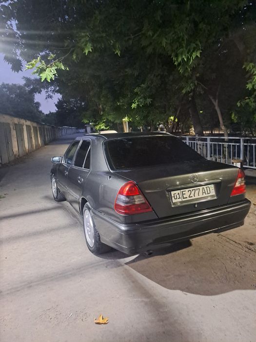 Продам  Мерседес W202 C180 матор 111. 2.0 Год 1993