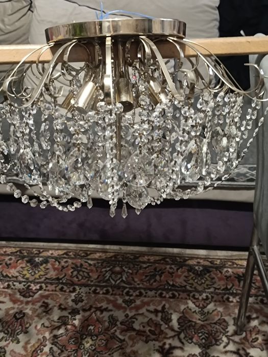 Продам Люстру б/у