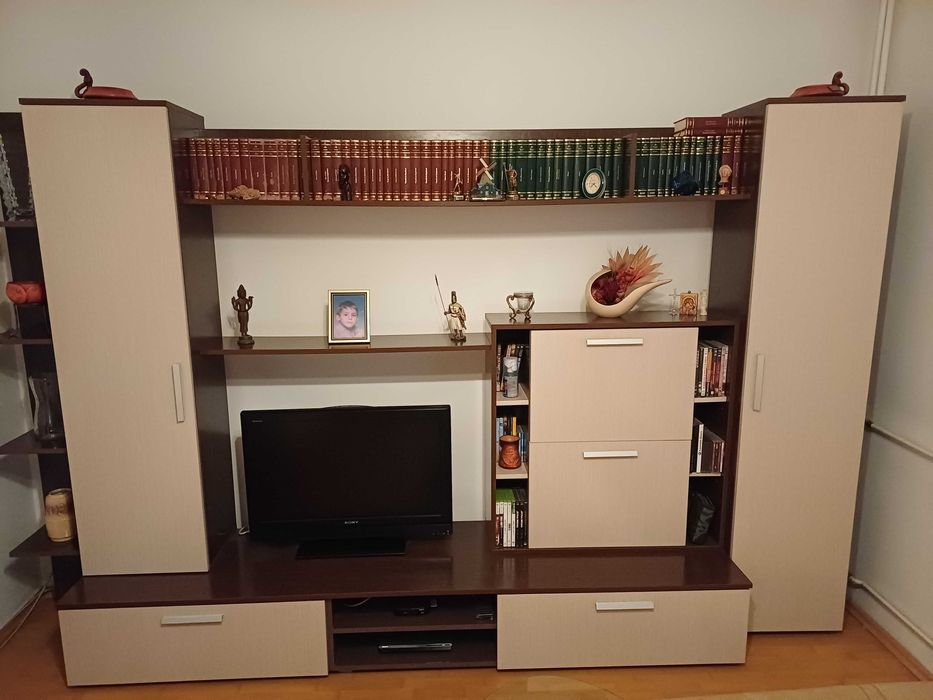 Biblioteca deschisa 3.20 m.