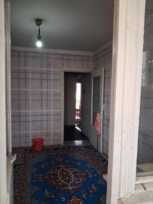Продается 2 комнатная квартира  с 6. метровой  верандой