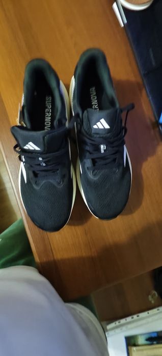 Продам кроссы adidas