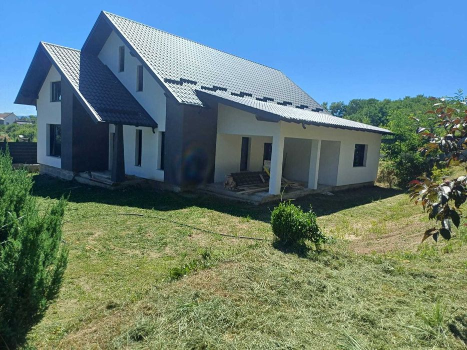 Casă parter 240mp + teren 900mp – Târgu Neamț