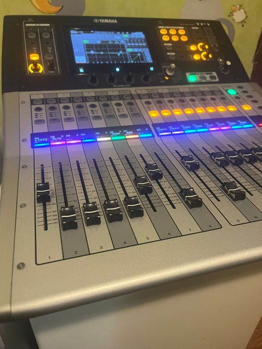 Vând  mixer Yamaha tf 1