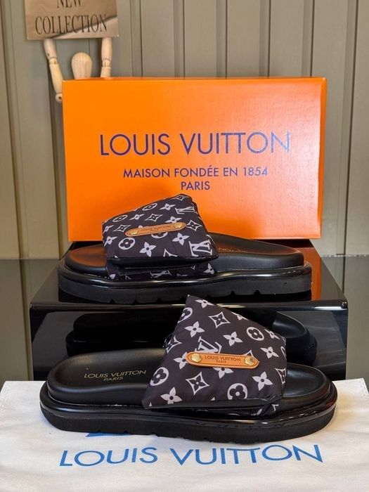 Papuci Louis Vuitton