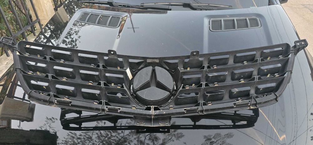 Oригинална предна решетка Mercedes ML w166