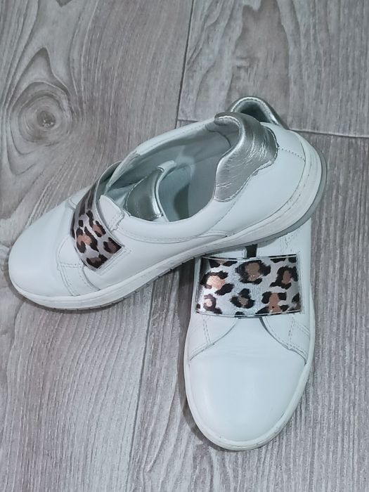 Продам белую обувь