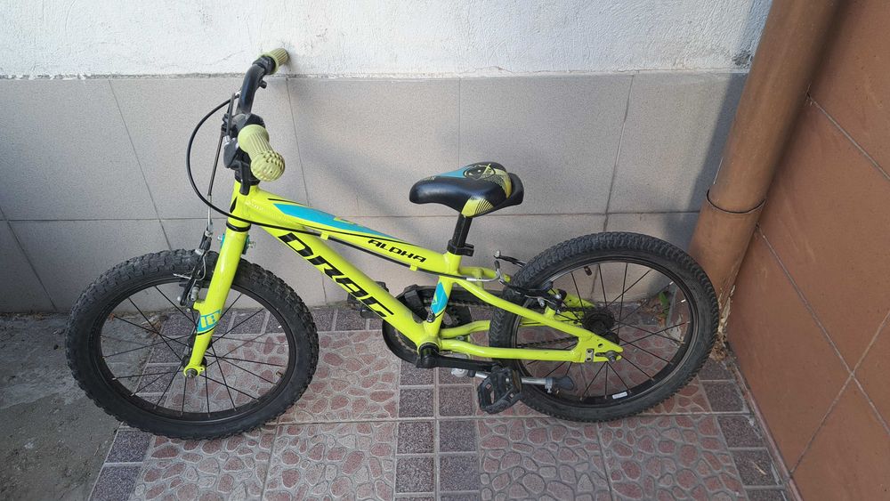 Детски стоки: кошара легло, колело drag 18, обувки за футбол