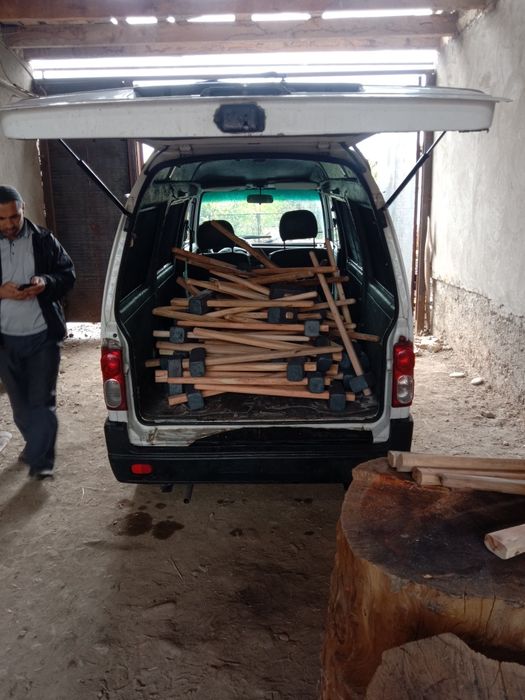 кувалда сотилади 50 миндан 2.3.4.5.6.8 кг лилариям бор сопланган