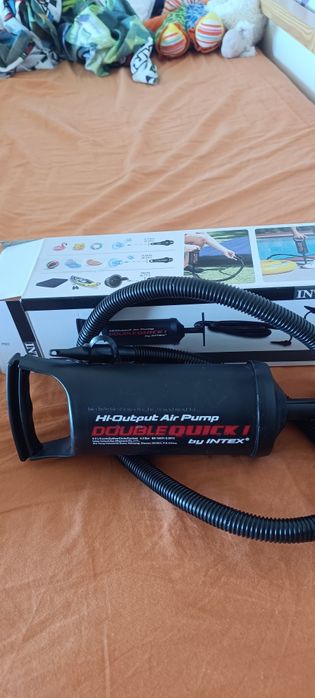 Ръчна помпа за надуваеми играчки