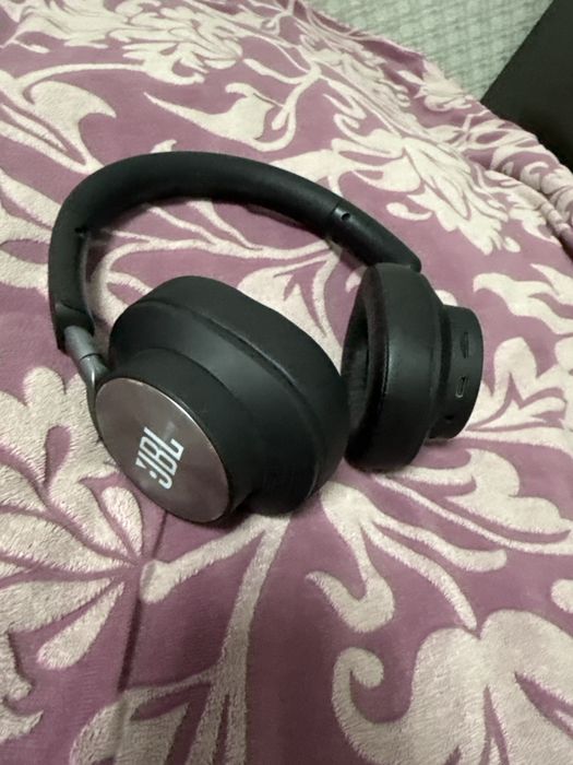 Наущники jbl за 35к торг минимум