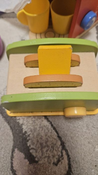 Тостер, торта, кафе машина,плодове и зеленчуци