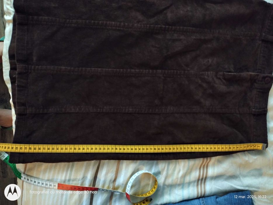 Fusta raiat, maro, superbă, talie