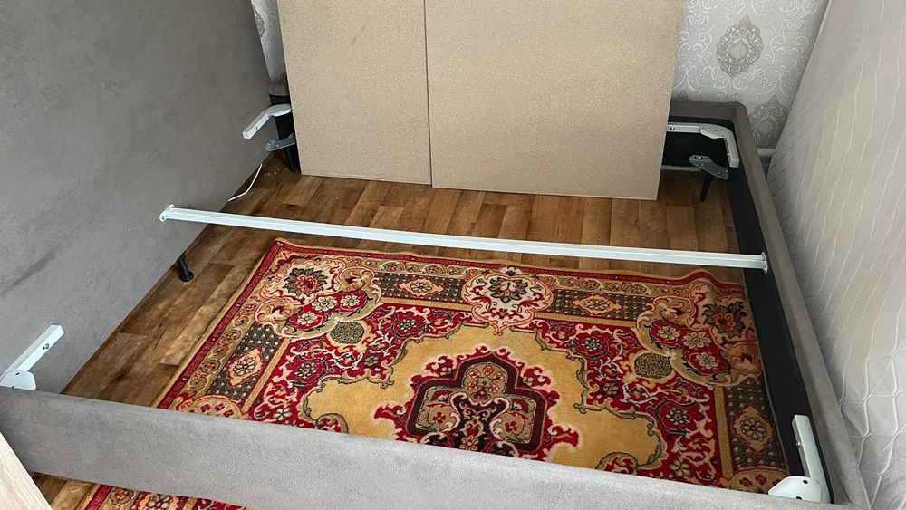 Продам кровать двуспальную без матраса