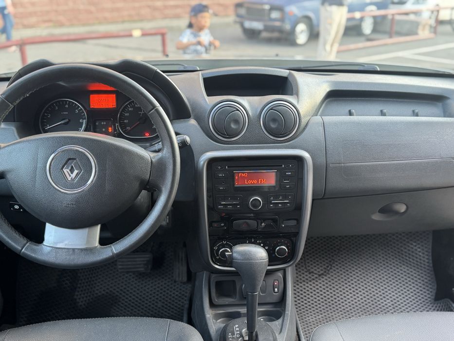 Продам рено Дастер 2013г