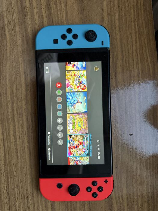 Nintendo Switch в хорошем состояний.