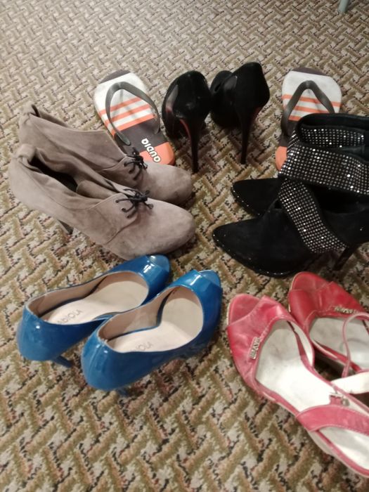 Отдам бесплатно обувь