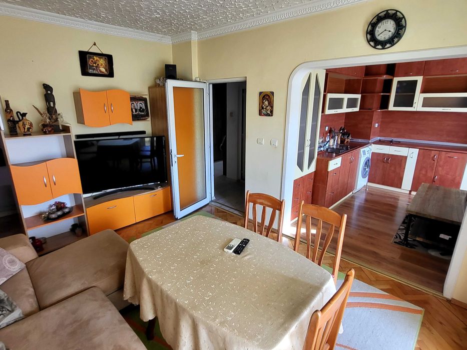 Дава се под наем Тристаен апартамент в Плевен, Идеален център - 74 кв.м за 331.5 € - Снимка #6