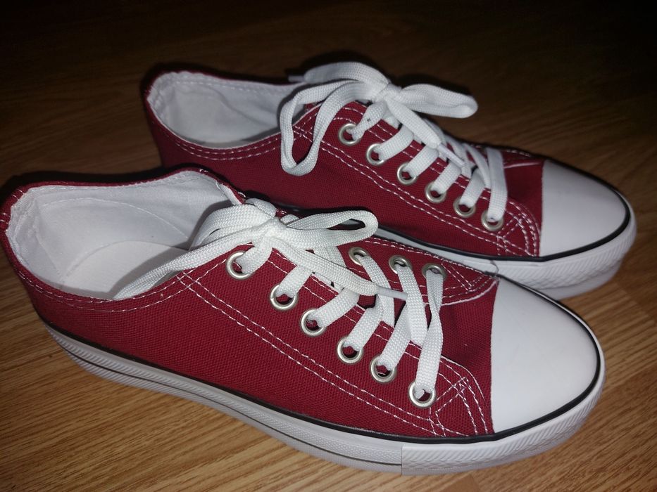 Tenis noi mărimea 38