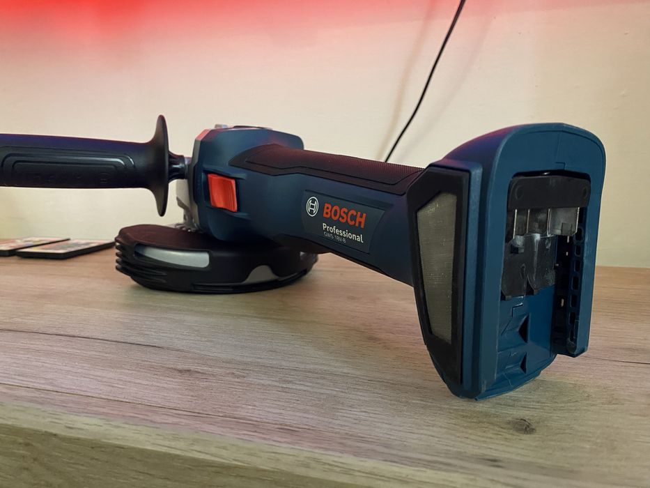Polizor Unghiular Bosch GWS 8 18v