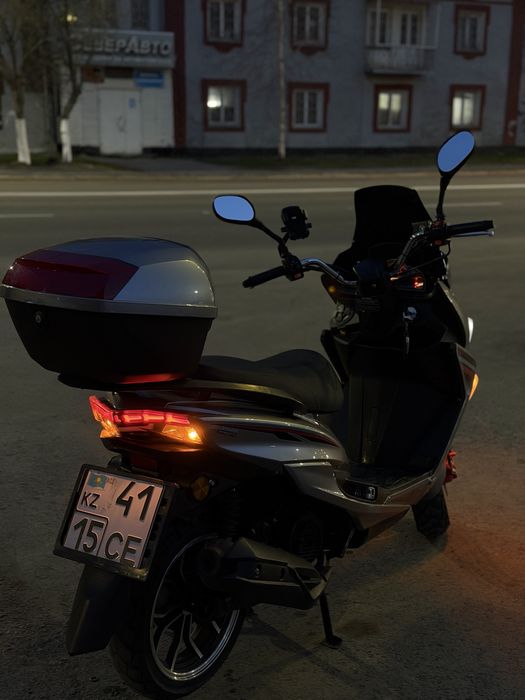 Скутер MVXI 150CC