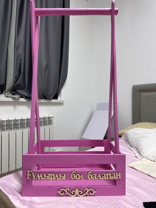 Детская стойка для одежды