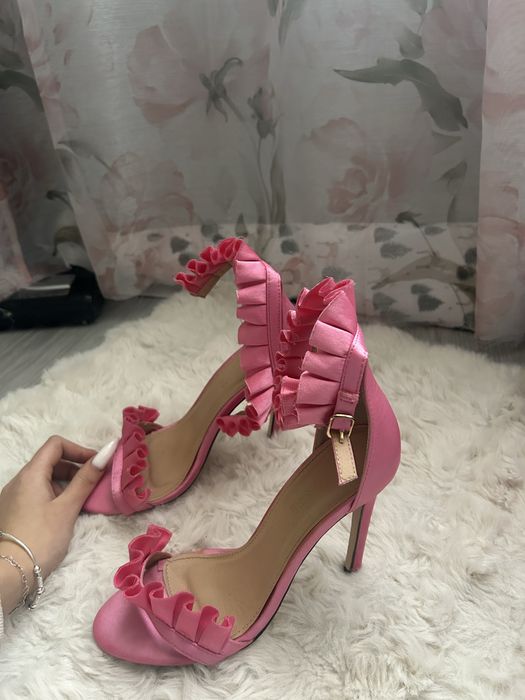 Официални обувки с ток