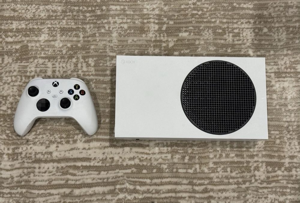 X box one s + новый геймпад в упаковке