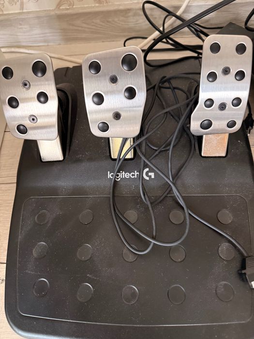 Волан и педали за PlayStation 5