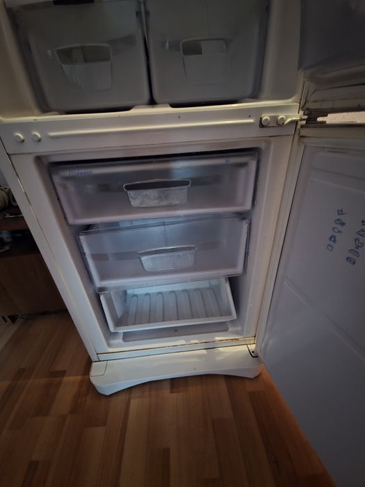 Холодильник Indesit B16