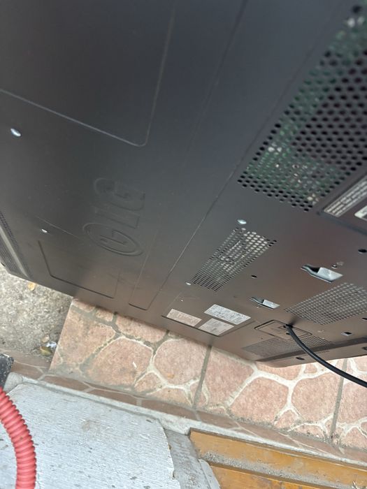 Televizor LG 42LE8500 defect