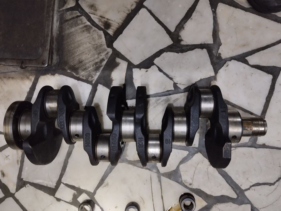 На Шкоду Октавию б.у коленвал ДВС BCA.