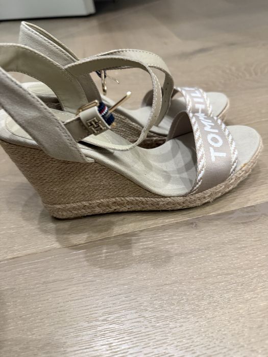 Продаются босоножки Tommy Hilfiger