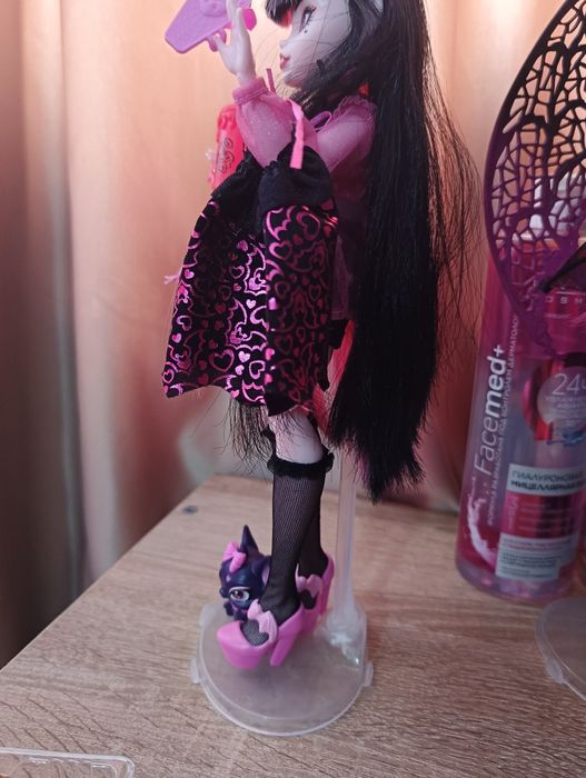 Подставки для кукол