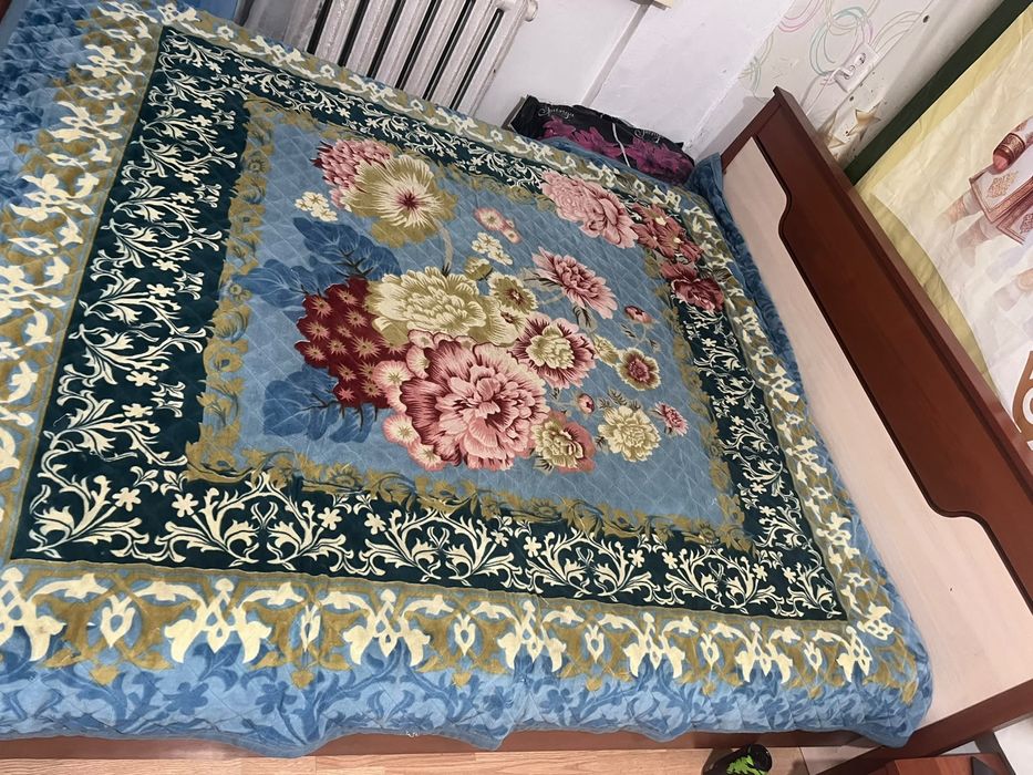 Продается спальный гарнитур