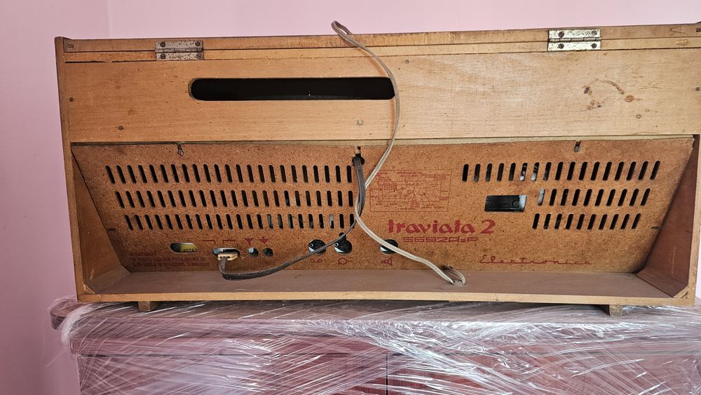 Vand radio cu pickup Traviata vechi