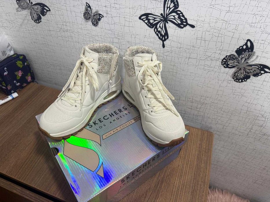 Ghete  Skechers bej imblanite  fete nr 36