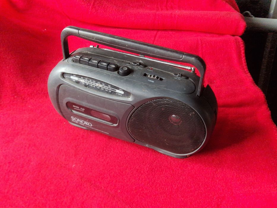 Radio casetofon  .