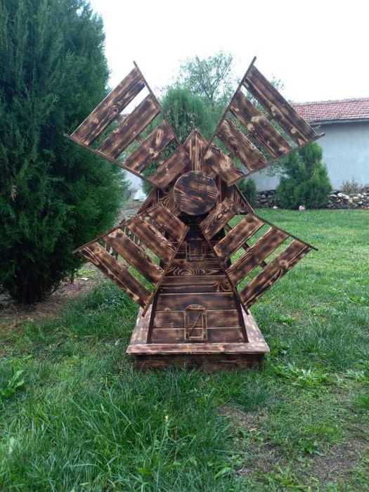 Дървена вятърна мелница