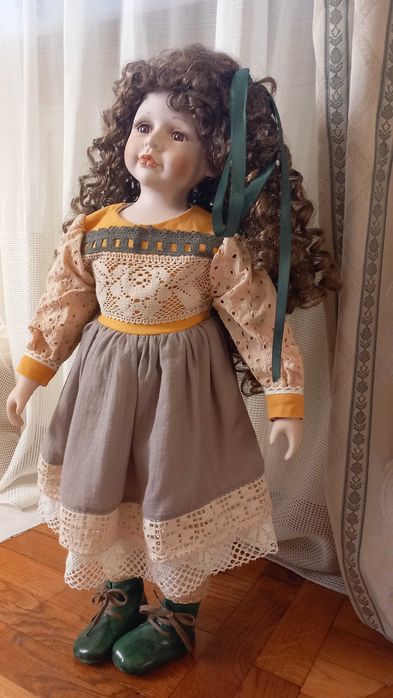 Papusa de colectie din portelan H-65 cm