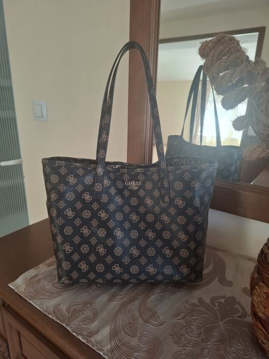 Дамска чанта Guess