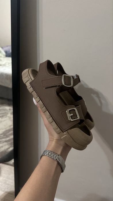 Новые сандали 33-34 размер