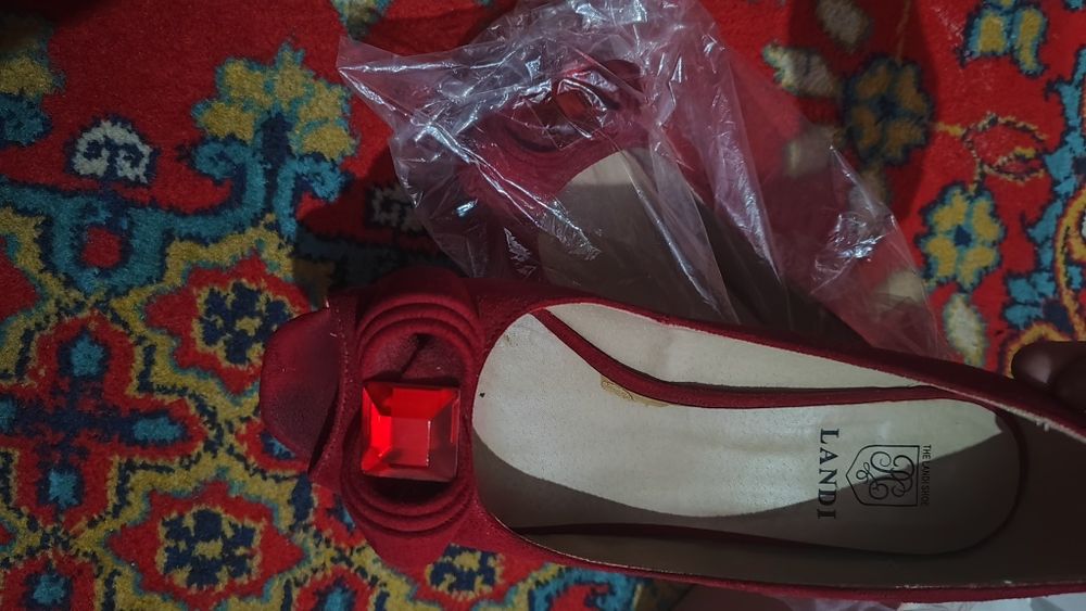 Tufli judayam chiroyli 2 Marta kiyilgan holos.