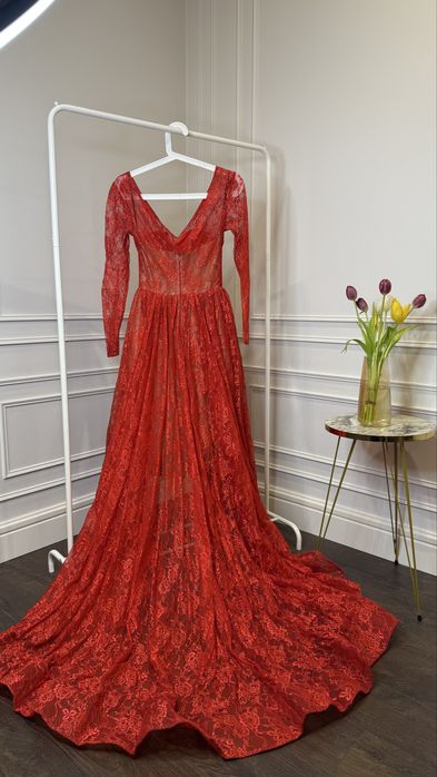 Вечернее платье со шлейфом