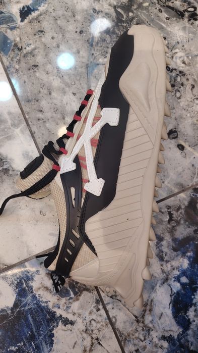 Adidasi off white