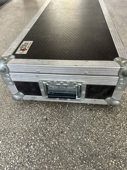 Vand Flight case /hardcase pentru clapa / orga cu suport pentru pedala