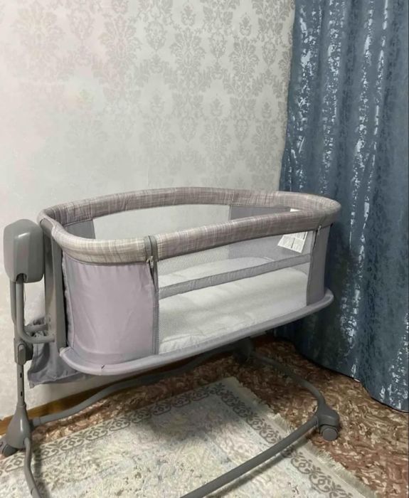 Продам манеж новый