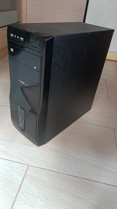 Кутия за настолен компютър Tower и Middle tower компютърна кутия